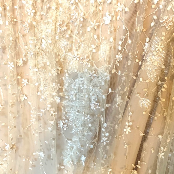 David’s bridal wedding gown - Picture 3 of 11